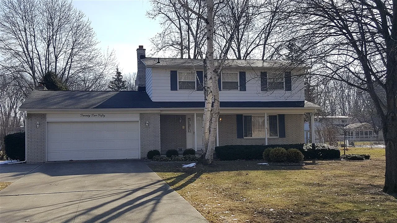 2250 Holly Tree Dr photo 1