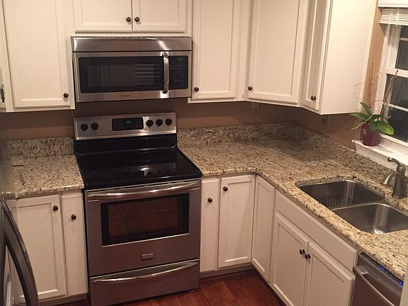 3rd image of 419 Harbour Pt APT 301