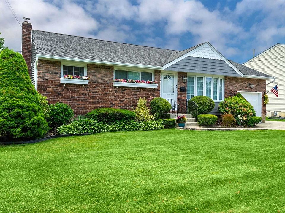 1st image of 8 Hampshire Dr