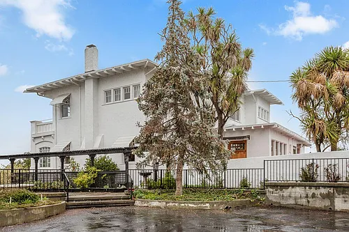 1556 E St Photo 1