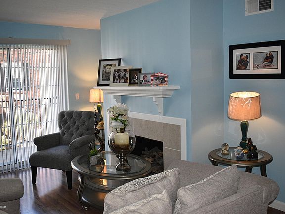 2nd image of 3303 Colonial Manor Cir Unit 4A
