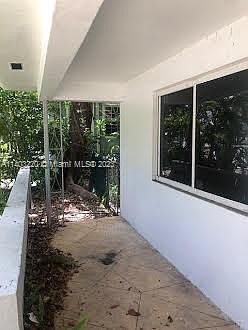 3rd image of 3572 Franklin Ave