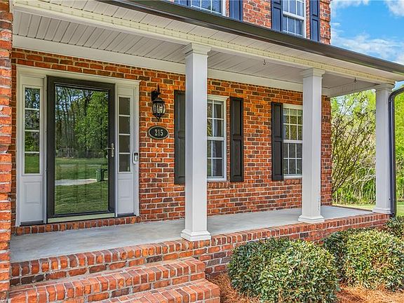 2nd image of 215 Chinaberry Ln