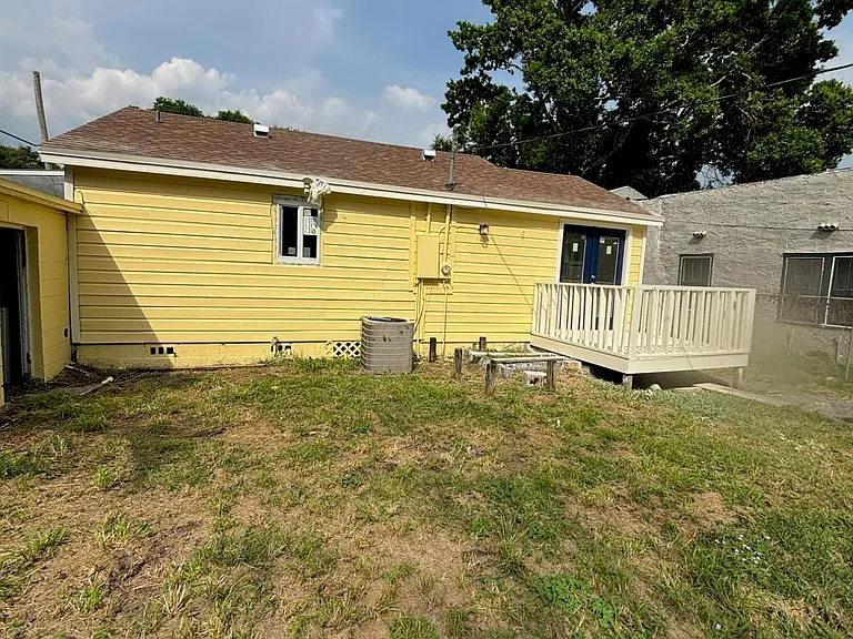1717 Linwood Ave — Photo 9