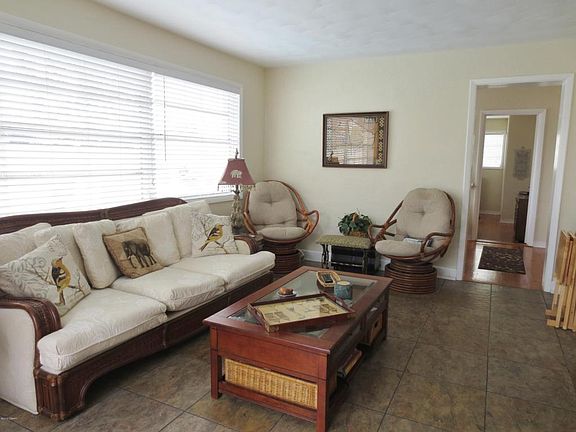 5th image of 915 Rollins Ave