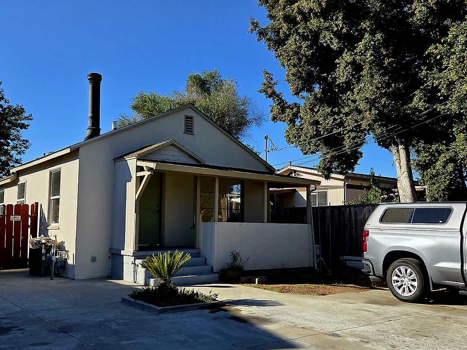 front- 3 parking spaces available