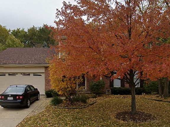 4th image of 8221 Meadowwood Ave