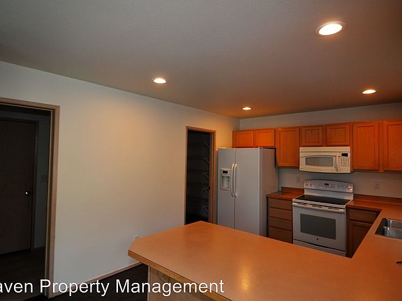 5th image of 3602 45th Ave NE