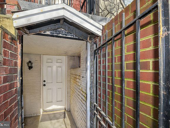 3rd image of 2721 Ontario Rd NW APT B