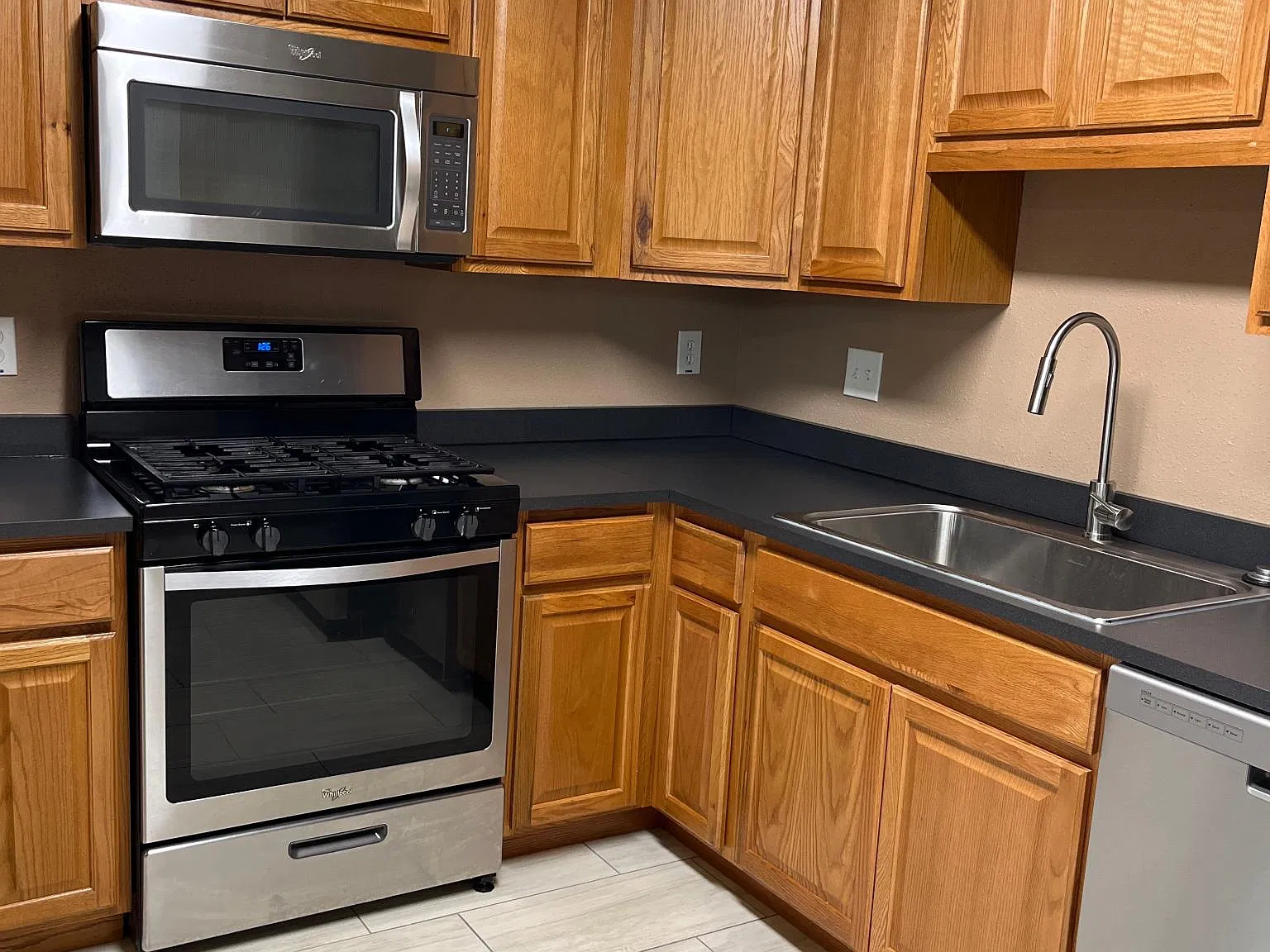 1102 E Belgravia Dr — Photo 1