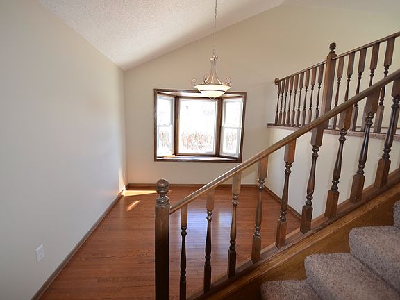2nd image of 900 101st Ln NE