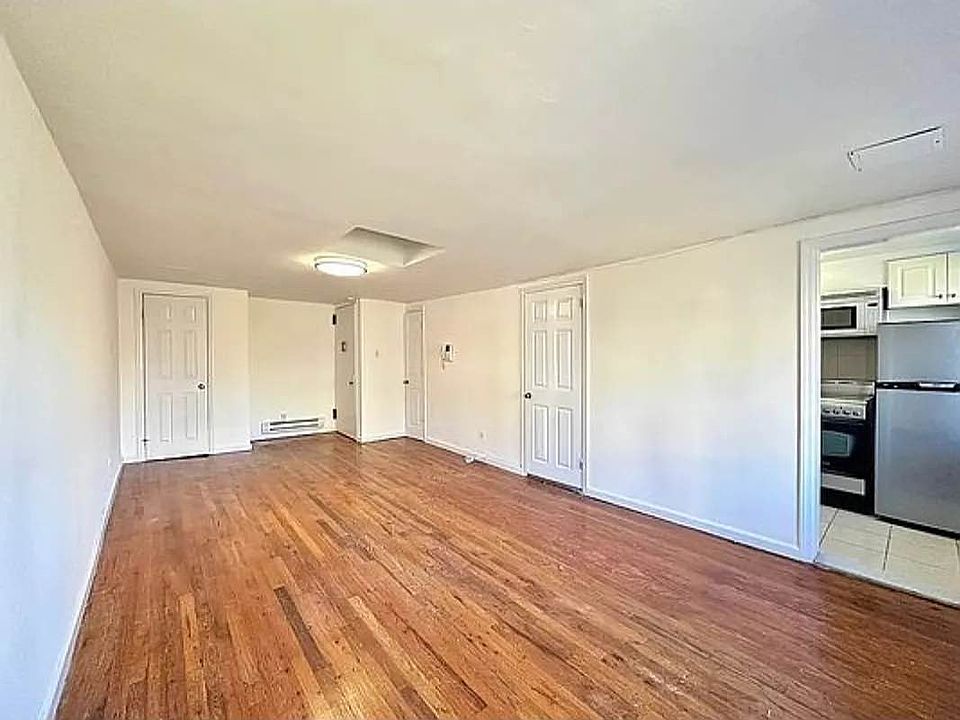 2nd image of 439 W 47th St #5V