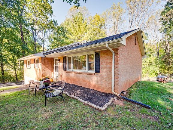 3rd image of 177 Lamont Cir
