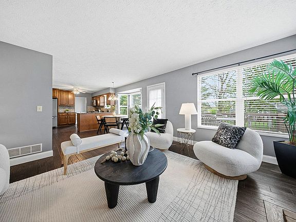4th image of 1317 Greencroft Rd