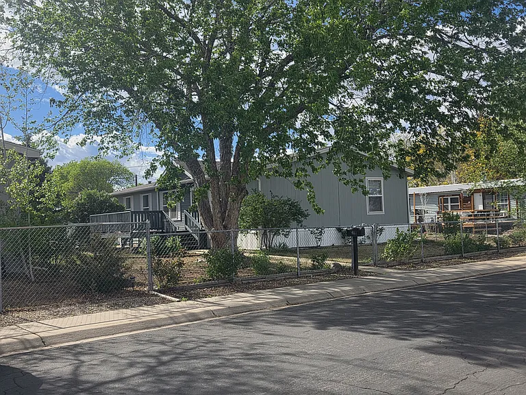 403 S Burlington Ave — Photo 3