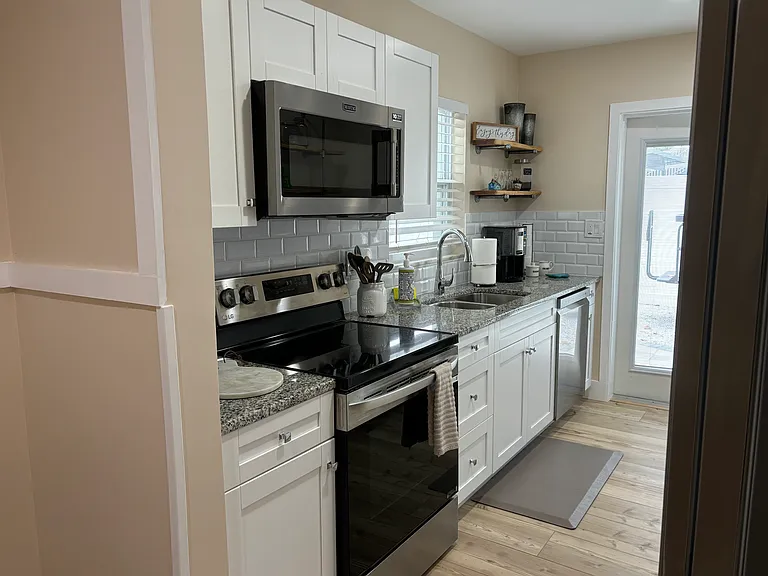 103 Palm Blvd — Photo 10