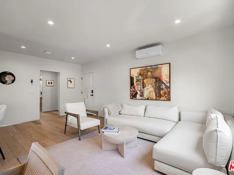 838 N Mansfield Ave #201 — Photo 5