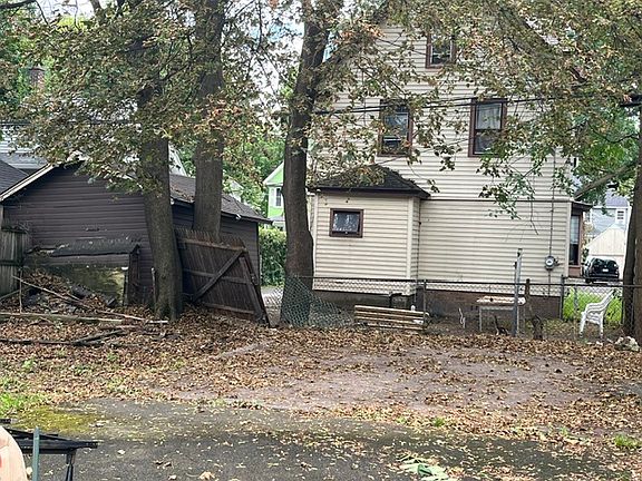 3rd image of 315 Roycroft Dr