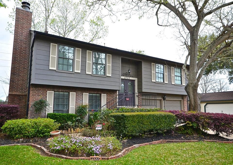 Welcome Home! Impressive Leaded Glass Double Door welcomes guests into this charming well maintained 4 bedrooms, 2 bath home with extended garage.