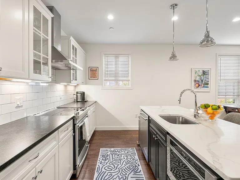 213 E Eagle St #3 — Photo 5