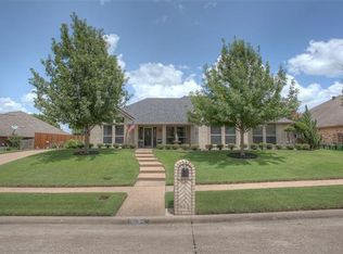 10194 Sunridge Dr, Benbrook, TX 76126