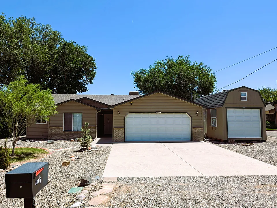 460 1/2 E Scenic Dr