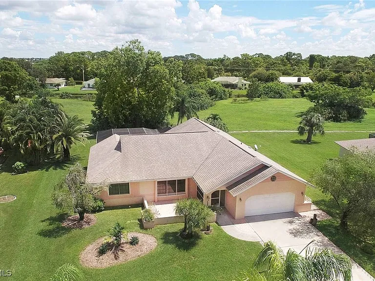 4220 Glasgow Ct — Photo 3
