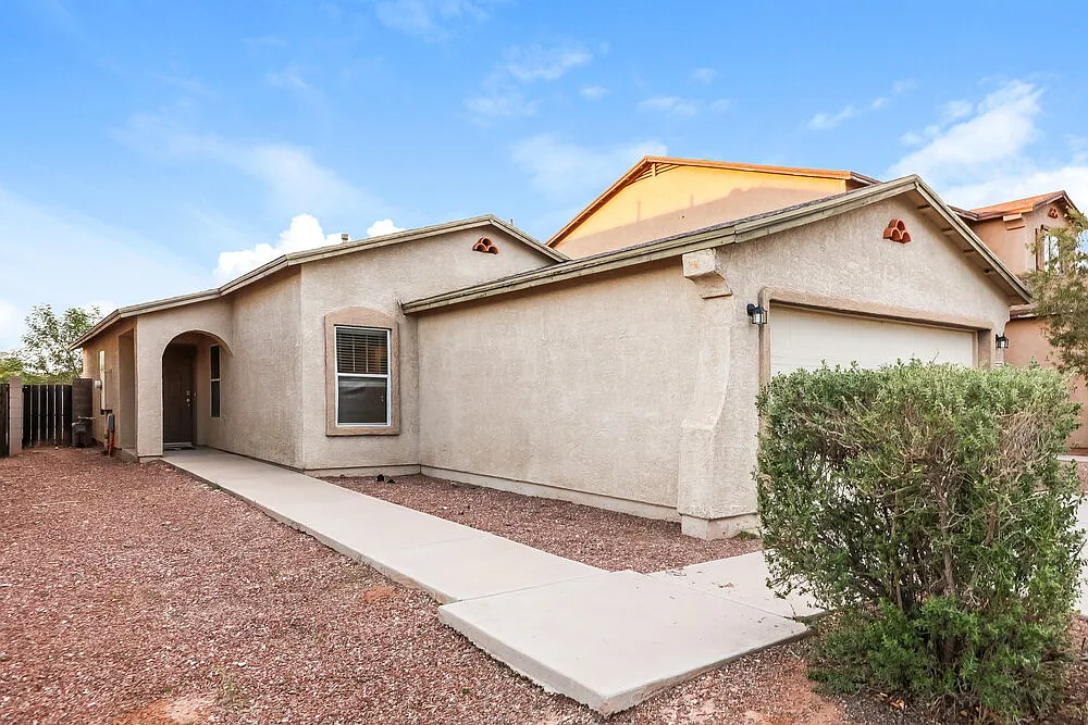 3 bed, 2.0 bath, 1261 sqft, $1,905 — Photo 3