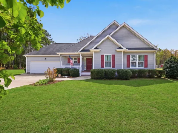 245 Oxfordshire Dr, Fuquay Varina, NC 27526