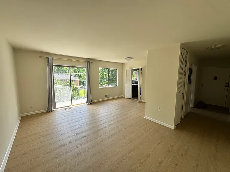 10650 Weymouth St #204 — Photo 4