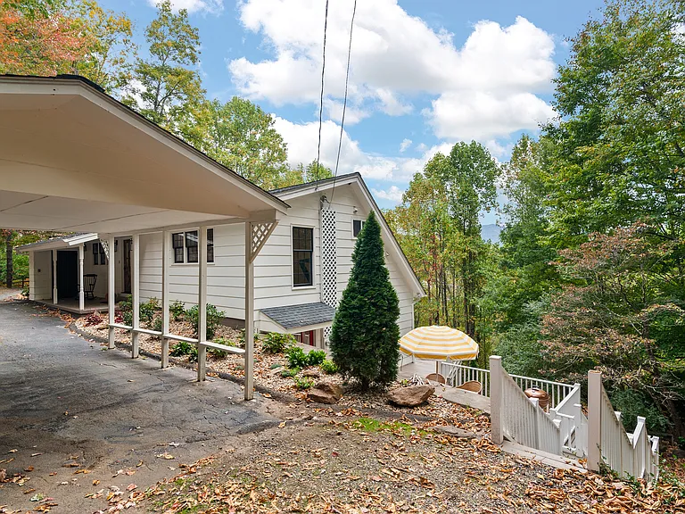 135 Layfield Dr — Photo 31