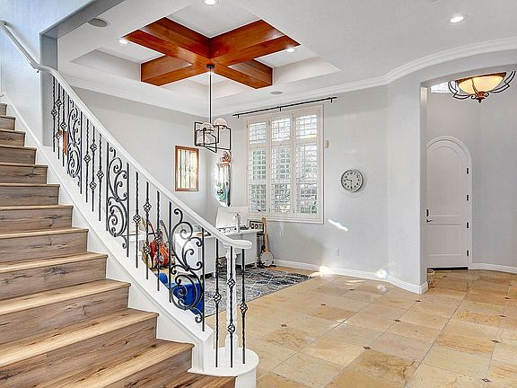 5th image of 220 Piazza Del Verano St