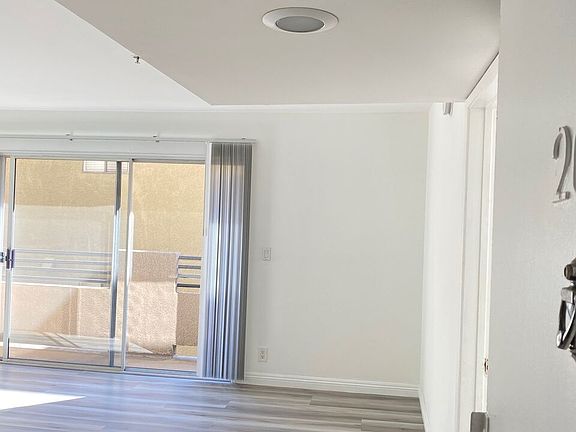 5th image of 701 S Kingsley Dr APT 203
