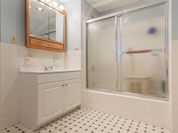 5th image of 70 Auburn St
