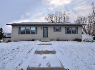 925 Mill St, Zumbrota, MN 55992