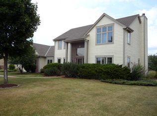 W146N7130 Winter Hollow Dr, Menomonee Falls, WI 53051