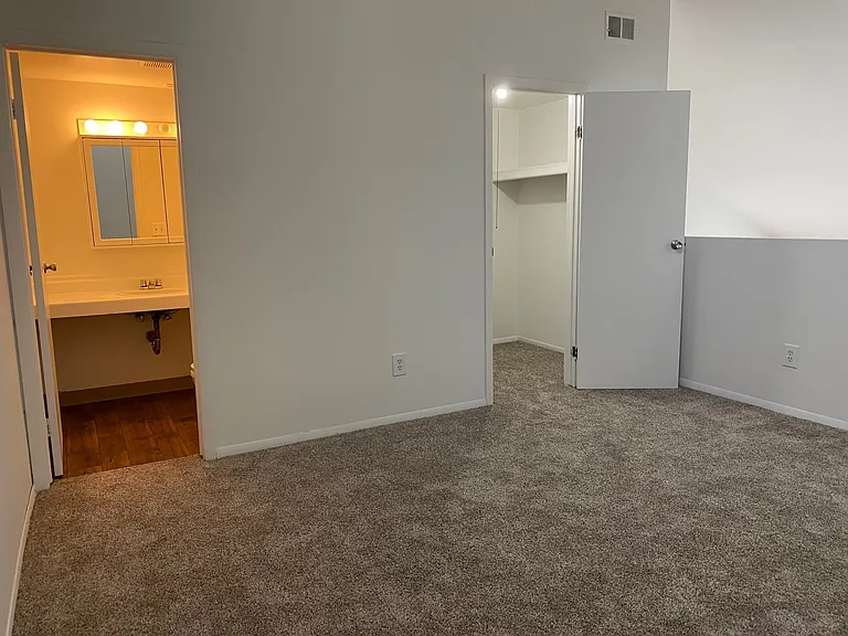 Palms East Apartments — Photo 25