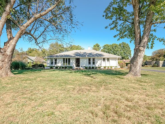 3rd image of 1806 Oxford Dr