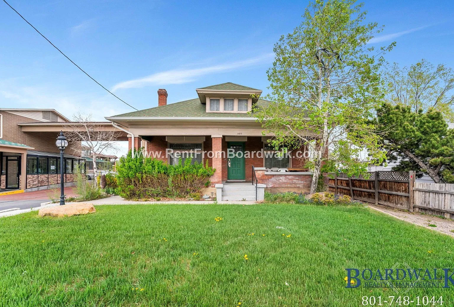 2 bed, 2.0 bath, 2700 sqft, $1,525 — Photo 2