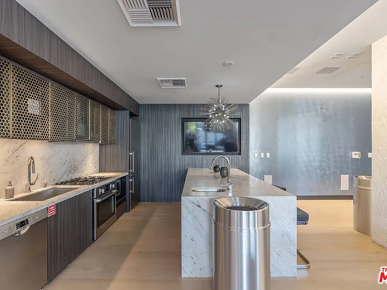 1050 S Grand Ave #1001 — Photo 33