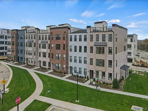 551 Munson Woods Walk #B Photo 1