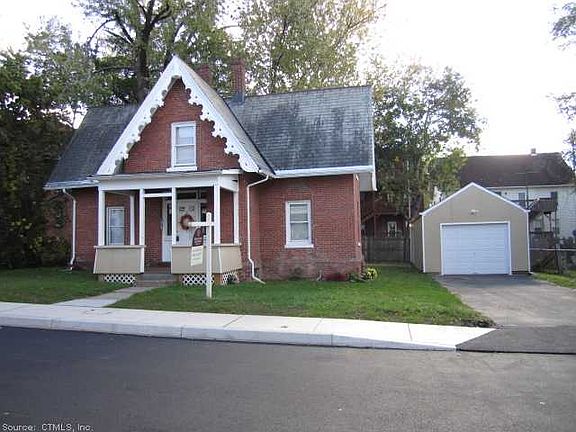 Garage Space. House with ga...