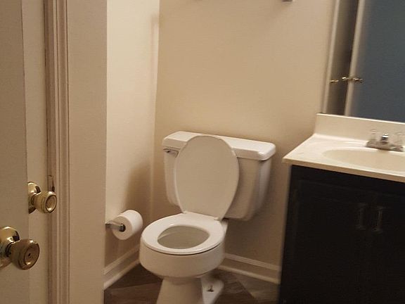 4th image of 65 Ashwood Ct APT 3