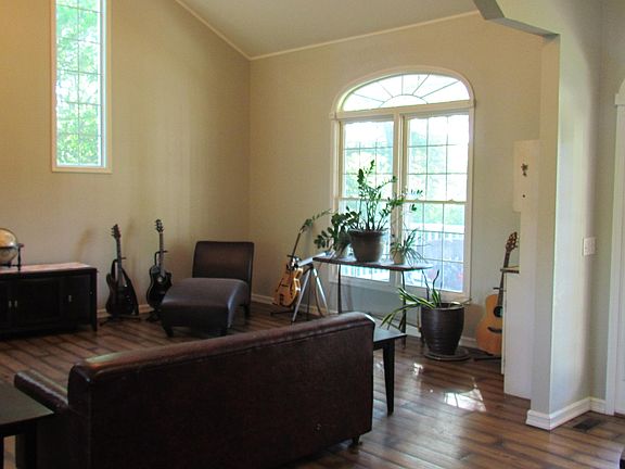 3rd image of 4151 N 33rd St