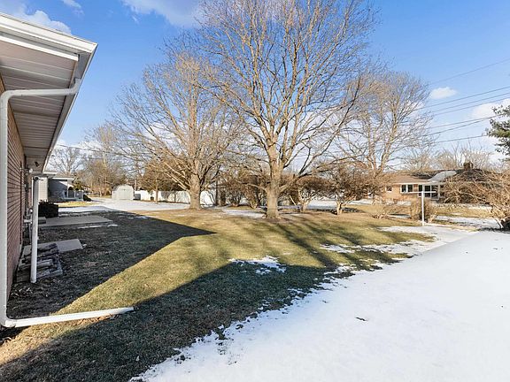 4th image of 128 W Crestwood Dr