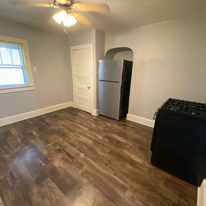 2 bed, 1.0 bath, $1,079 — Photo 2