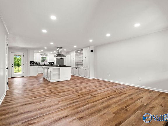 4th image of 3270 Hall Dr