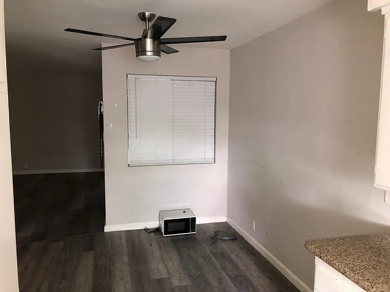 210 W Lemon Ave — Photo 10