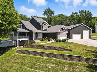 106 Sharon Dr, Crescent, IA 51526