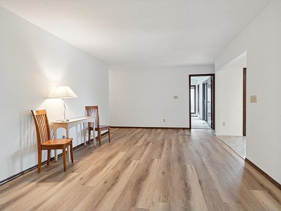 5th image of 52881 Winterberry Dr